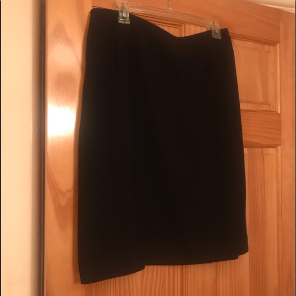 Jones Studio Dresses & Skirts - Jones Studio Black lined skirt